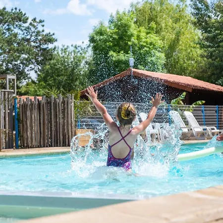 Domaine Les Epinettes Camping *