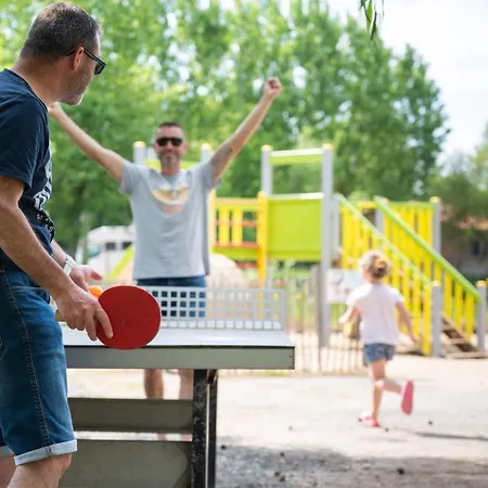 Camping Domaine Les Epinettes *