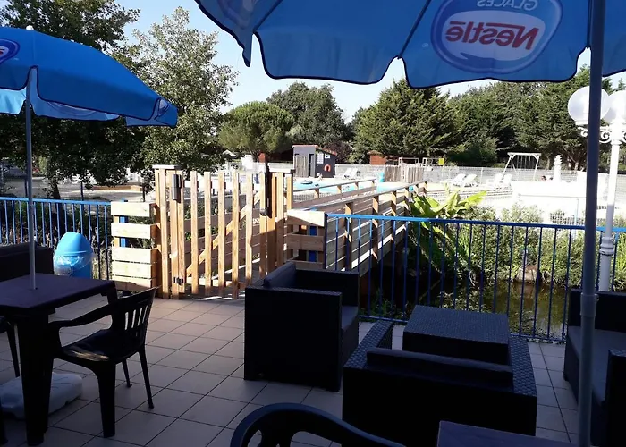 Campsite Domaine Les Epinettes